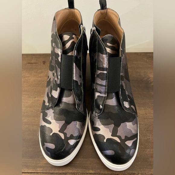 New Linea Paola Metallic Wedge Camo Sneakers Pull On Slip On Shoes sz 12 - Picture 2 of 5